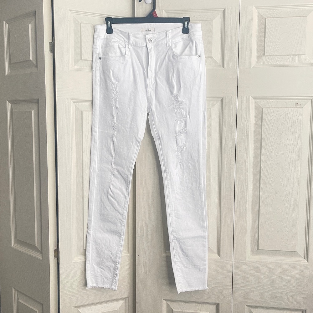 Ela (Colombian brand) women's white size 12 skinny ripped jeans pants. #251